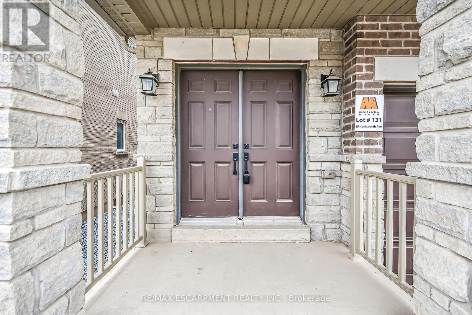 15 Huntsworth Avenue, Thorold, Ontario  L2V 0N2 - Photo 5 - X12523018