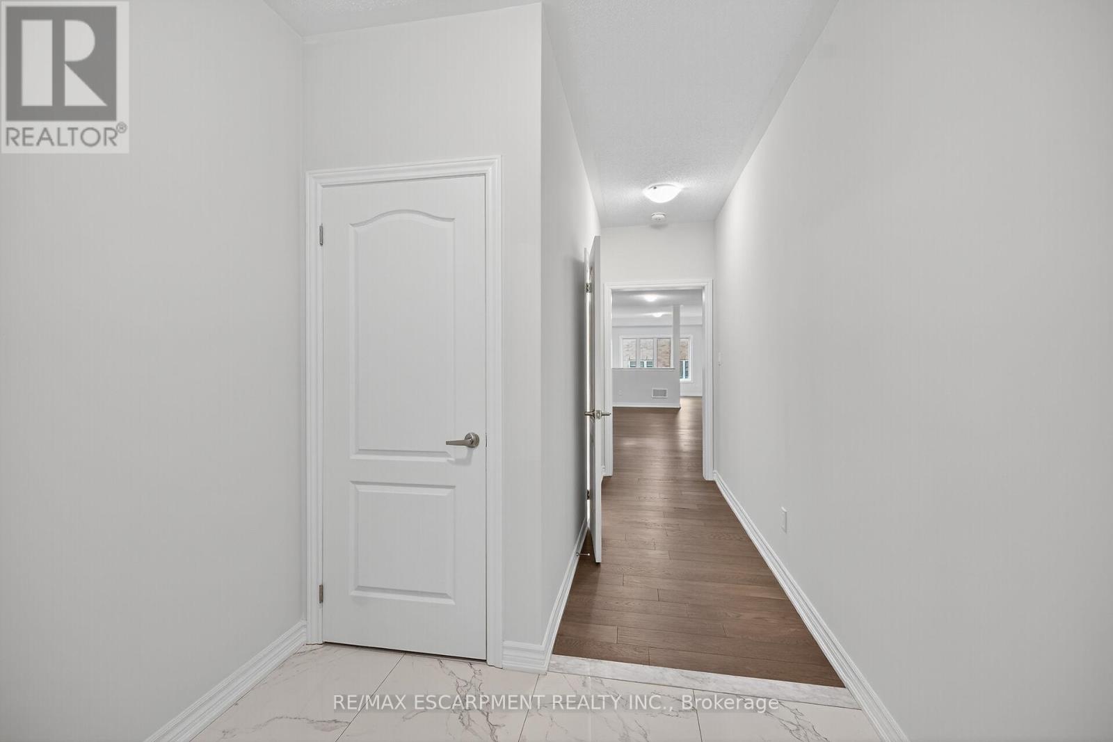 15 Huntsworth Avenue, Thorold, Ontario  L2V 0N2 - Photo 6 - X12523018