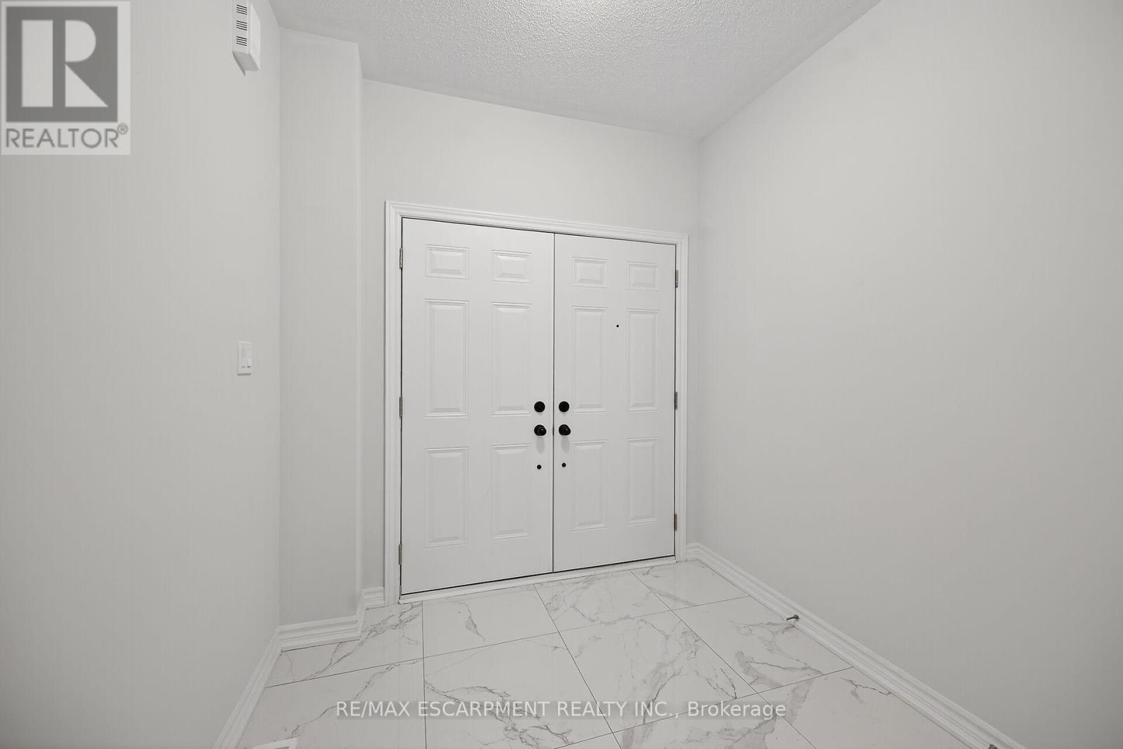 15 Huntsworth Avenue, Thorold, Ontario  L2V 0N2 - Photo 7 - X12523018