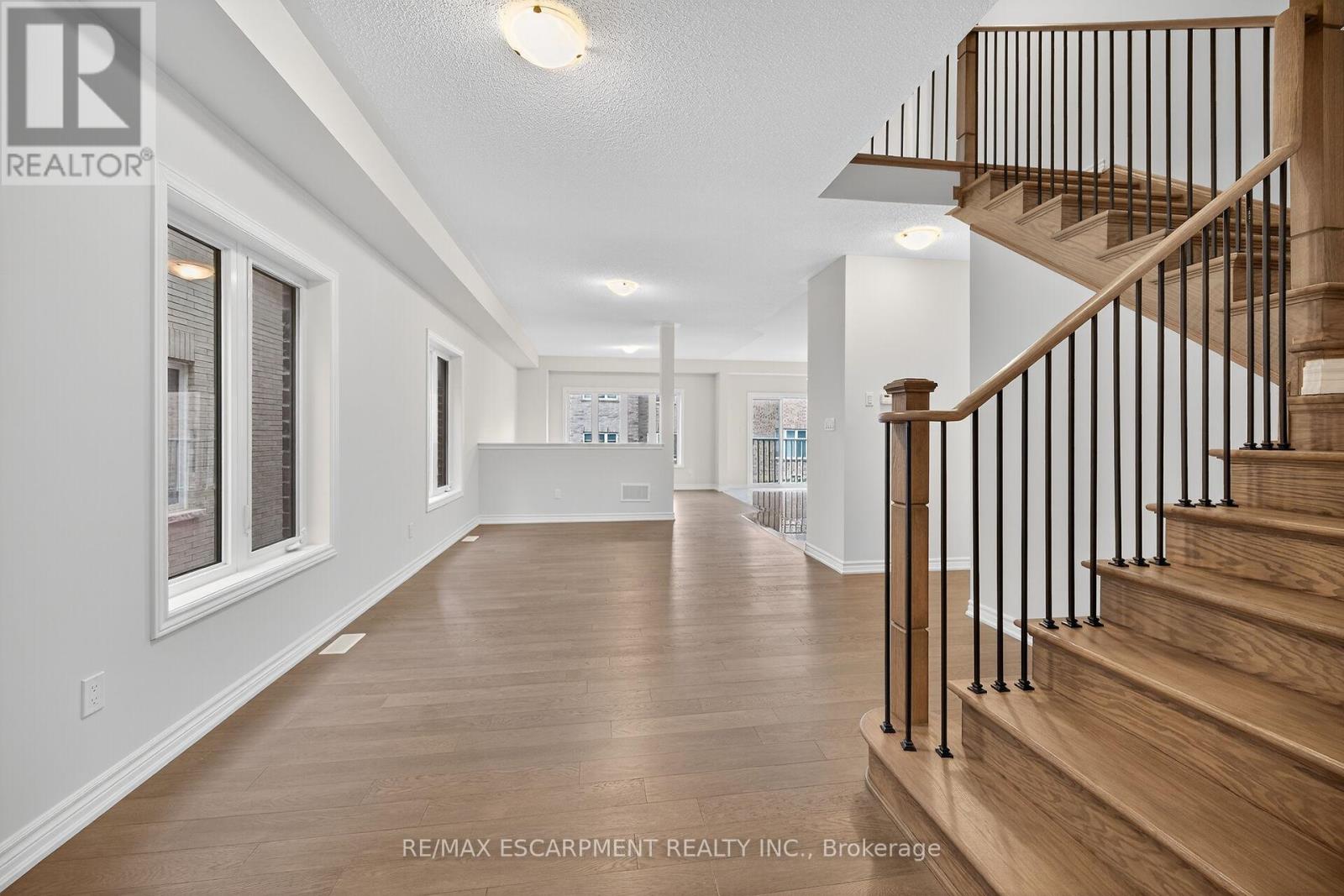 15 Huntsworth Avenue, Thorold, Ontario  L2V 0N2 - Photo 9 - X12523018