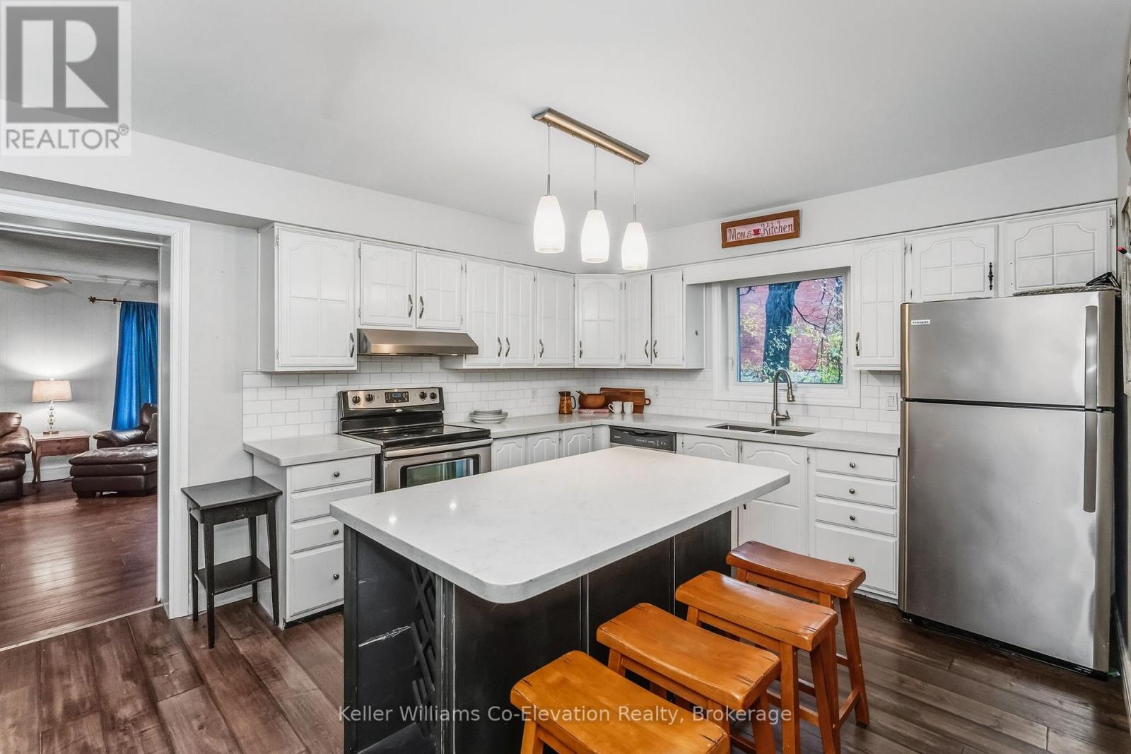 21 Robert Street E, Penetanguishene, Ontario  L9M 1A9 - Photo 10 - S12523164