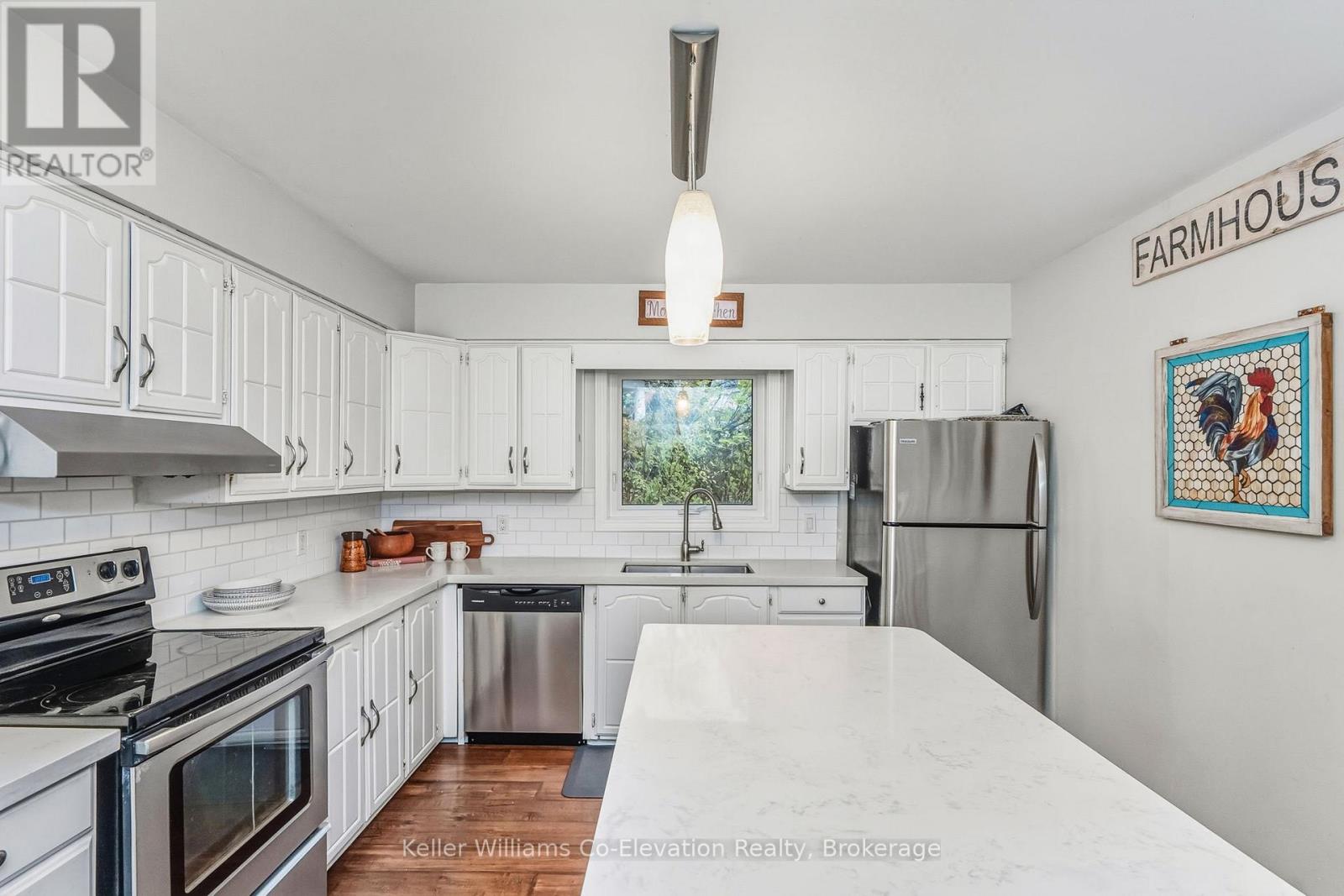 21 Robert Street E, Penetanguishene, Ontario  L9M 1A9 - Photo 11 - S12523164