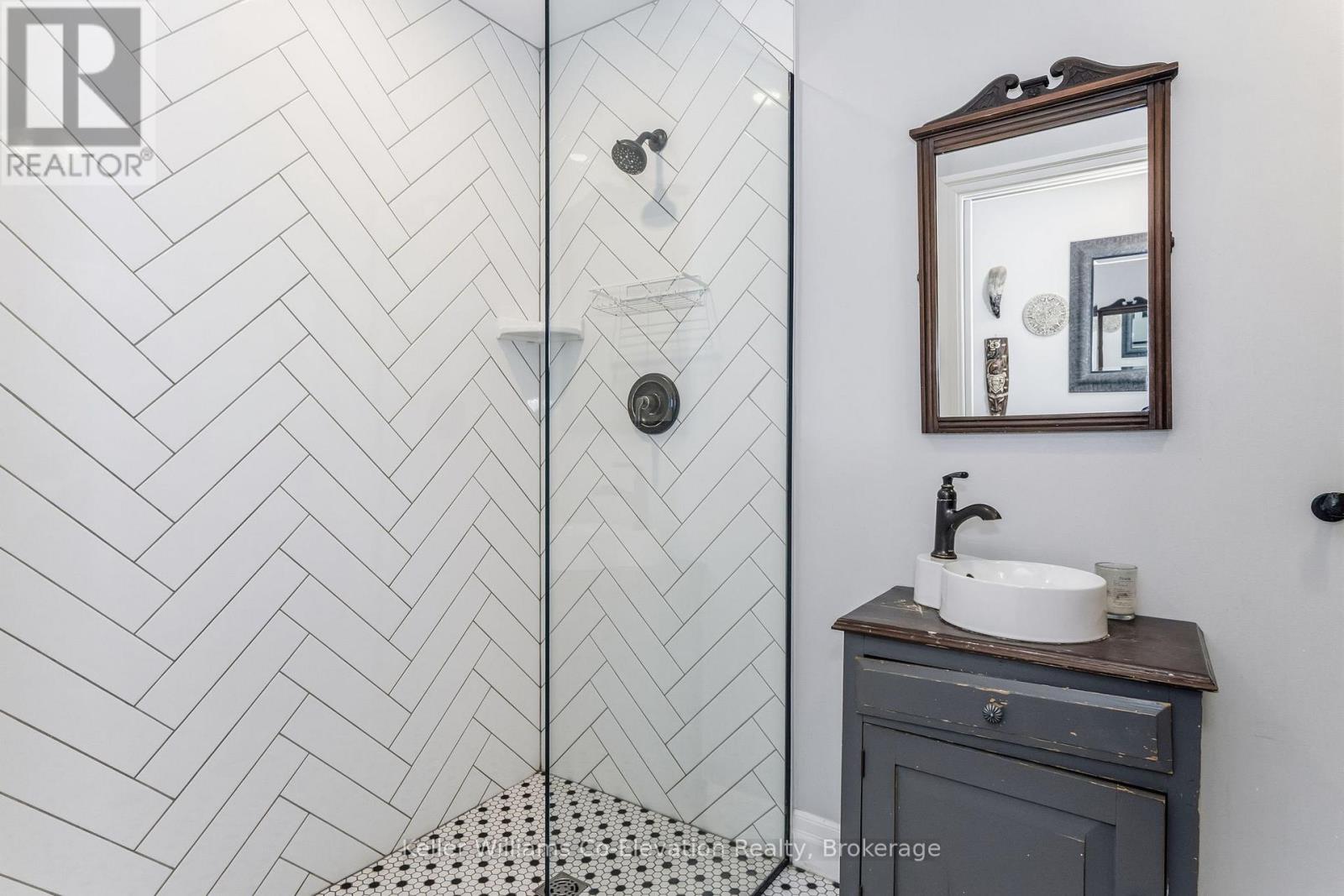 21 Robert Street E, Penetanguishene, Ontario  L9M 1A9 - Photo 16 - S12523164