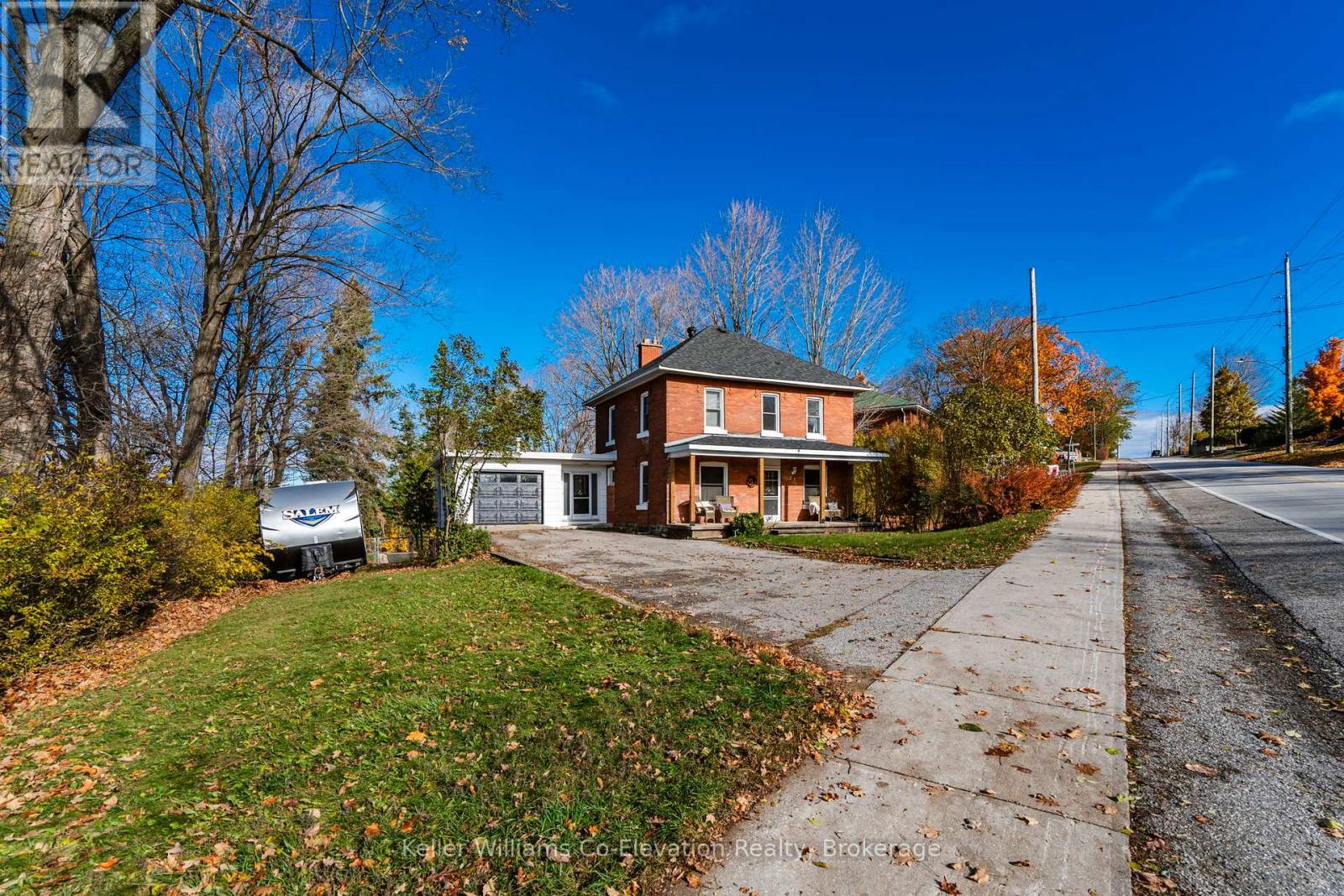 21 Robert Street E, Penetanguishene, Ontario  L9M 1A9 - Photo 2 - S12523164