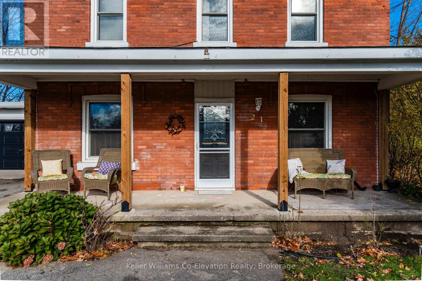 21 Robert Street E, Penetanguishene, Ontario  L9M 1A9 - Photo 3 - S12523164