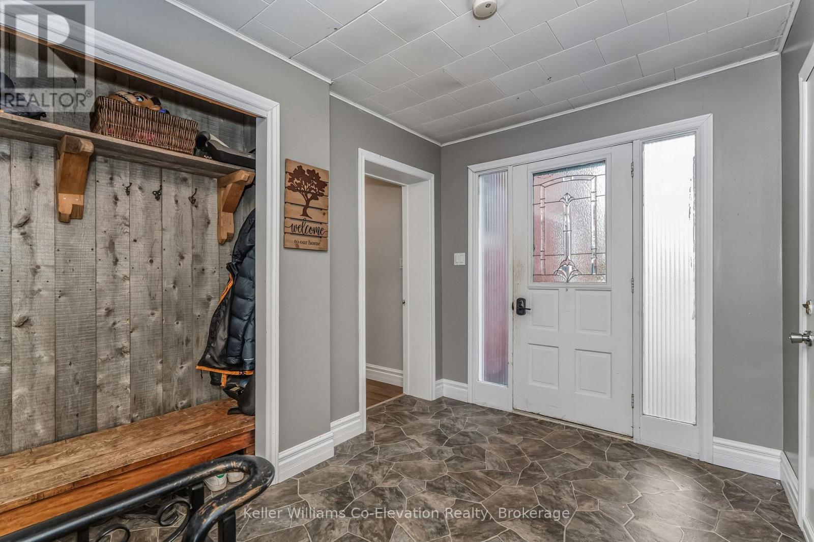 21 Robert Street E, Penetanguishene, Ontario  L9M 1A9 - Photo 4 - S12523164