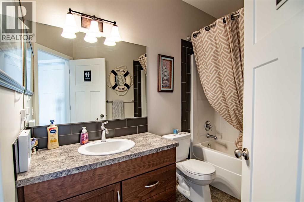 129 Mann Drive, Penhold, Alberta  T0M 1R0 - Photo 24 - A2254862