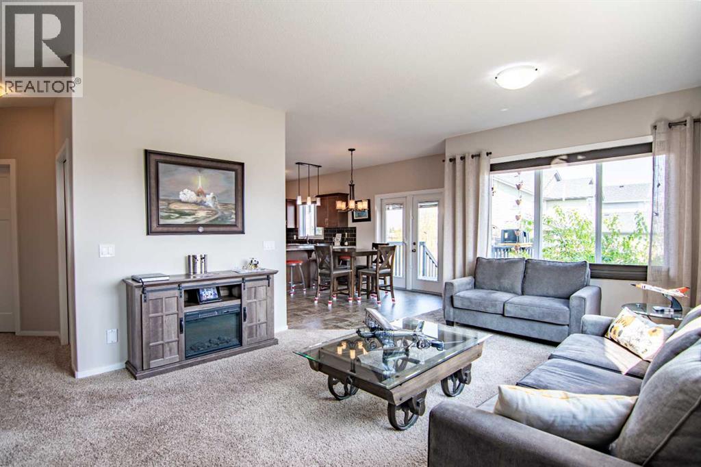 129 Mann Drive, Penhold, Alberta  T0M 1R0 - Photo 8 - A2254862