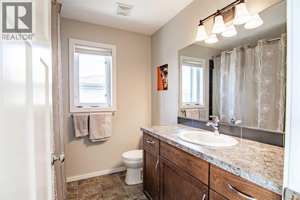 129 Mann Drive, Penhold, Alberta  T0M 1R0 - Photo 19 - A2254862