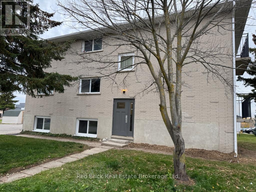 204 Veronica Drive, Kitchener, Ontario N2A 2R9 - Photo 2 - X12523114
