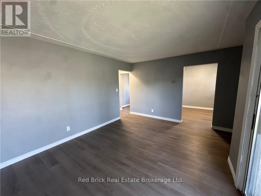 204 Veronica Drive, Kitchener, Ontario N2A 2R9 - Photo 3 - X12523114