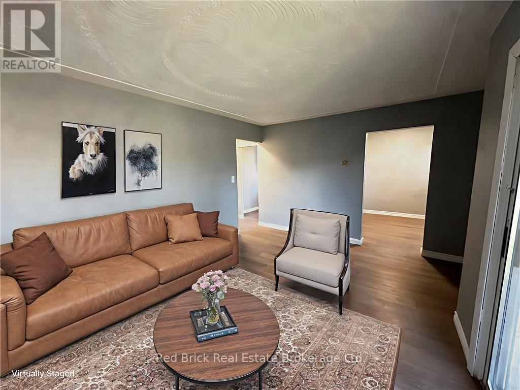 204 Veronica Drive, Kitchener, Ontario N2A 2R9 - Photo 4 - X12523114