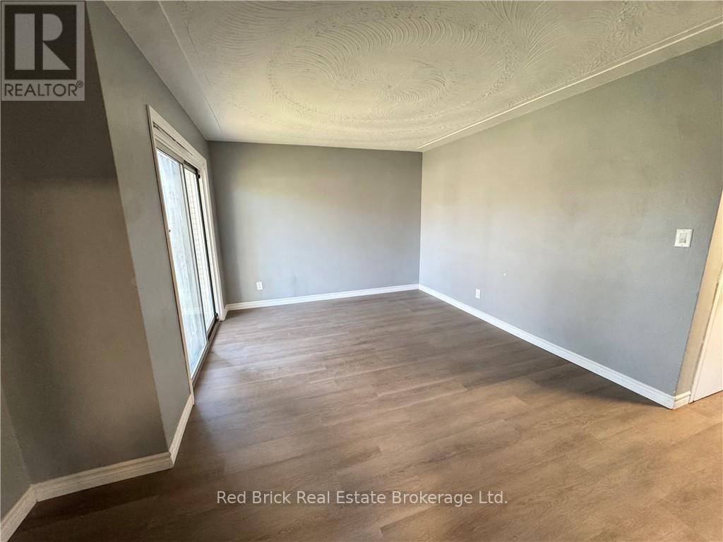 204 Veronica Drive, Kitchener, Ontario N2A 2R9 - Photo 5 - X12523114