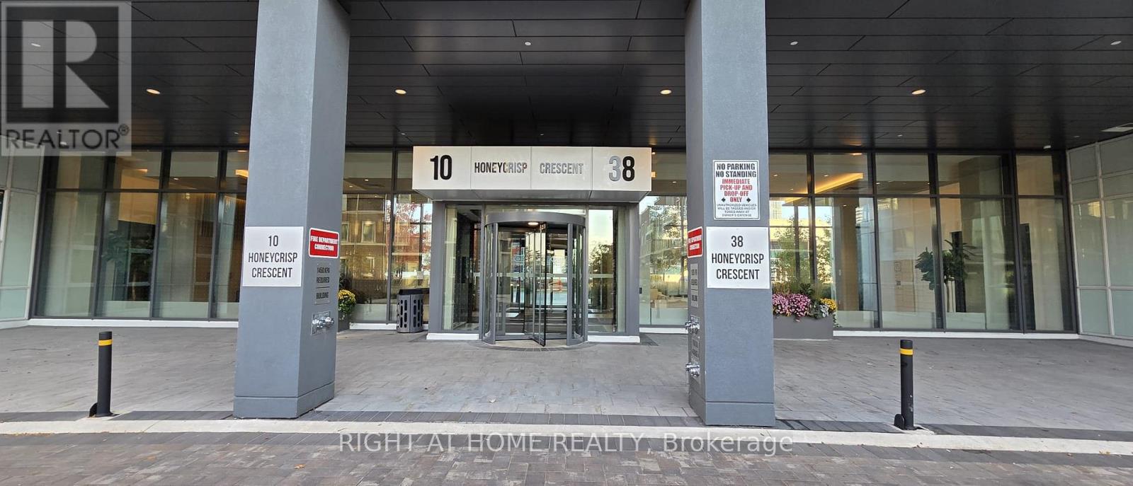 102 - 38 Honeycrisp Acres, Vaughan, Ontario  L4K 0M8 - Photo 1 - N12500340