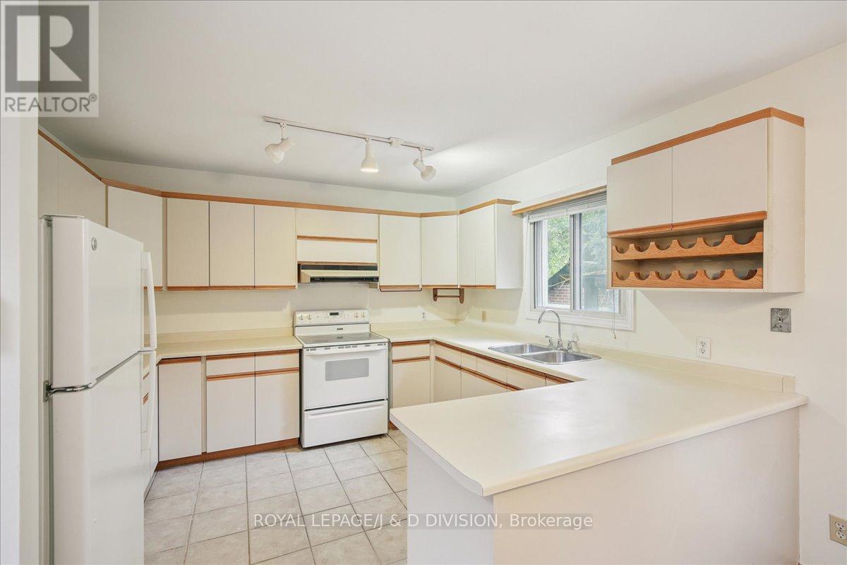 108 Glen Albert Drive, Toronto, Ontario  M4B 1J2 - Photo 12 - E12508174