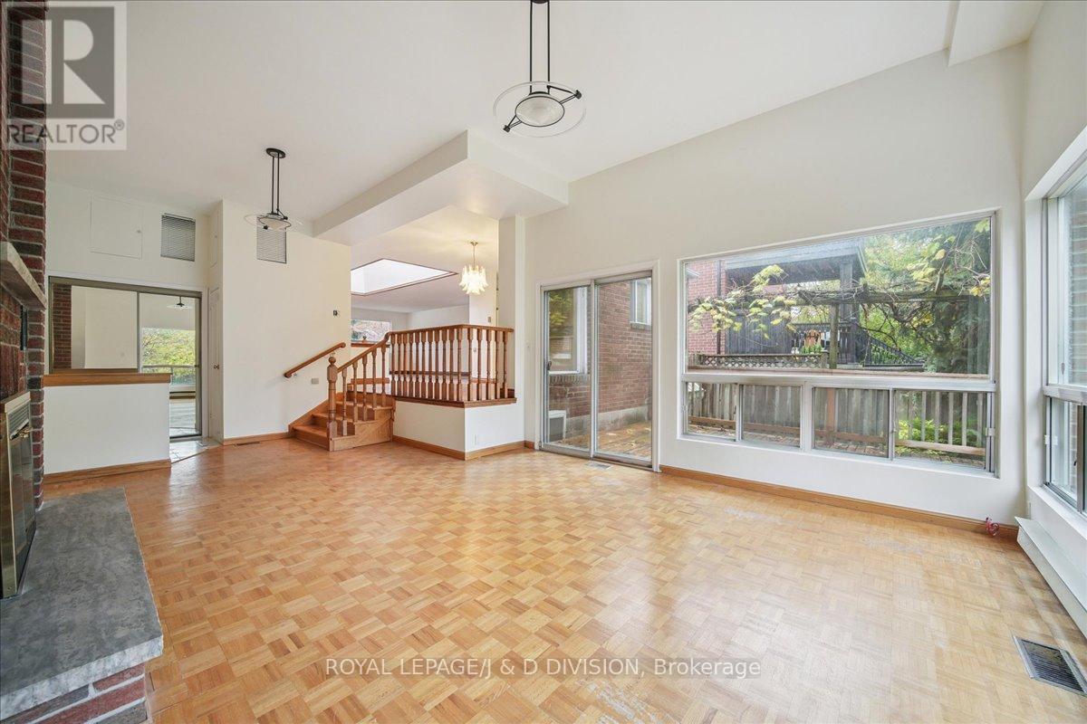 108 Glen Albert Drive, Toronto, Ontario  M4B 1J2 - Photo 17 - E12508174