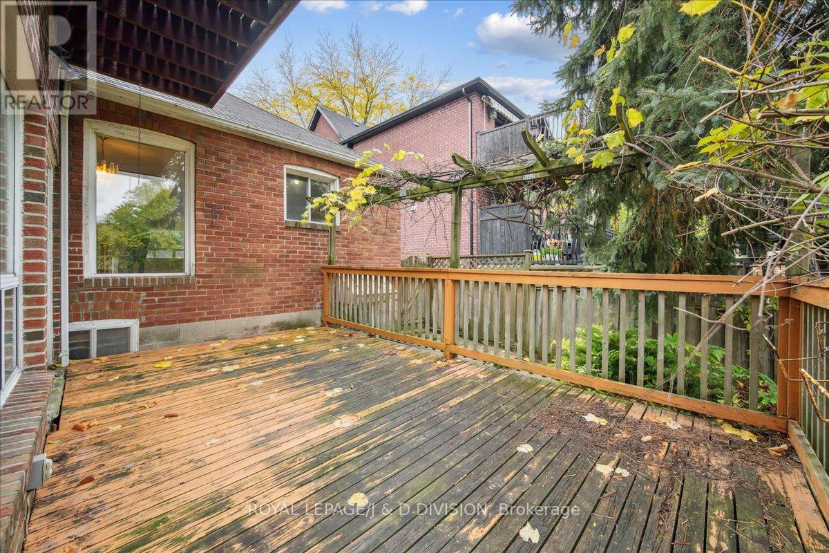 108 Glen Albert Drive, Toronto, Ontario  M4B 1J2 - Photo 39 - E12508174