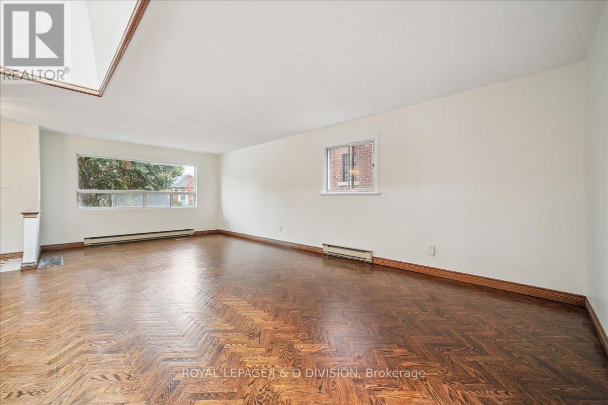 108 Glen Albert Drive, Toronto, Ontario  M4B 1J2 - Photo 6 - E12508174