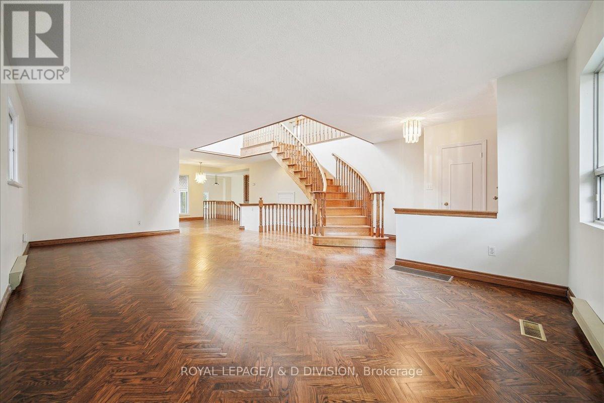 108 Glen Albert Drive, Toronto, Ontario  M4B 1J2 - Photo 9 - E12508174