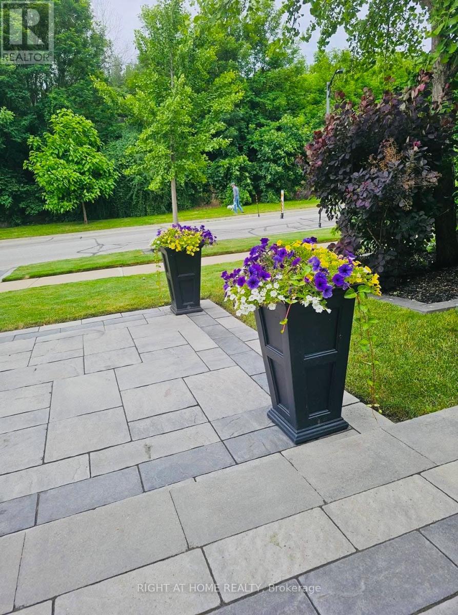 488 Royalpark Way, Vaughan, Ontario  L4H 1K4 - Photo 35 - N12522378