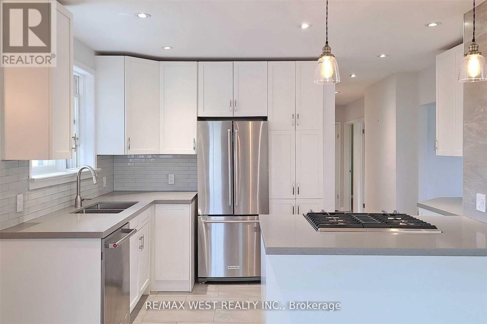 Main - 24 Oldham Road, Toronto, Ontario  M9A 2B7 - Photo 5 - W12449505