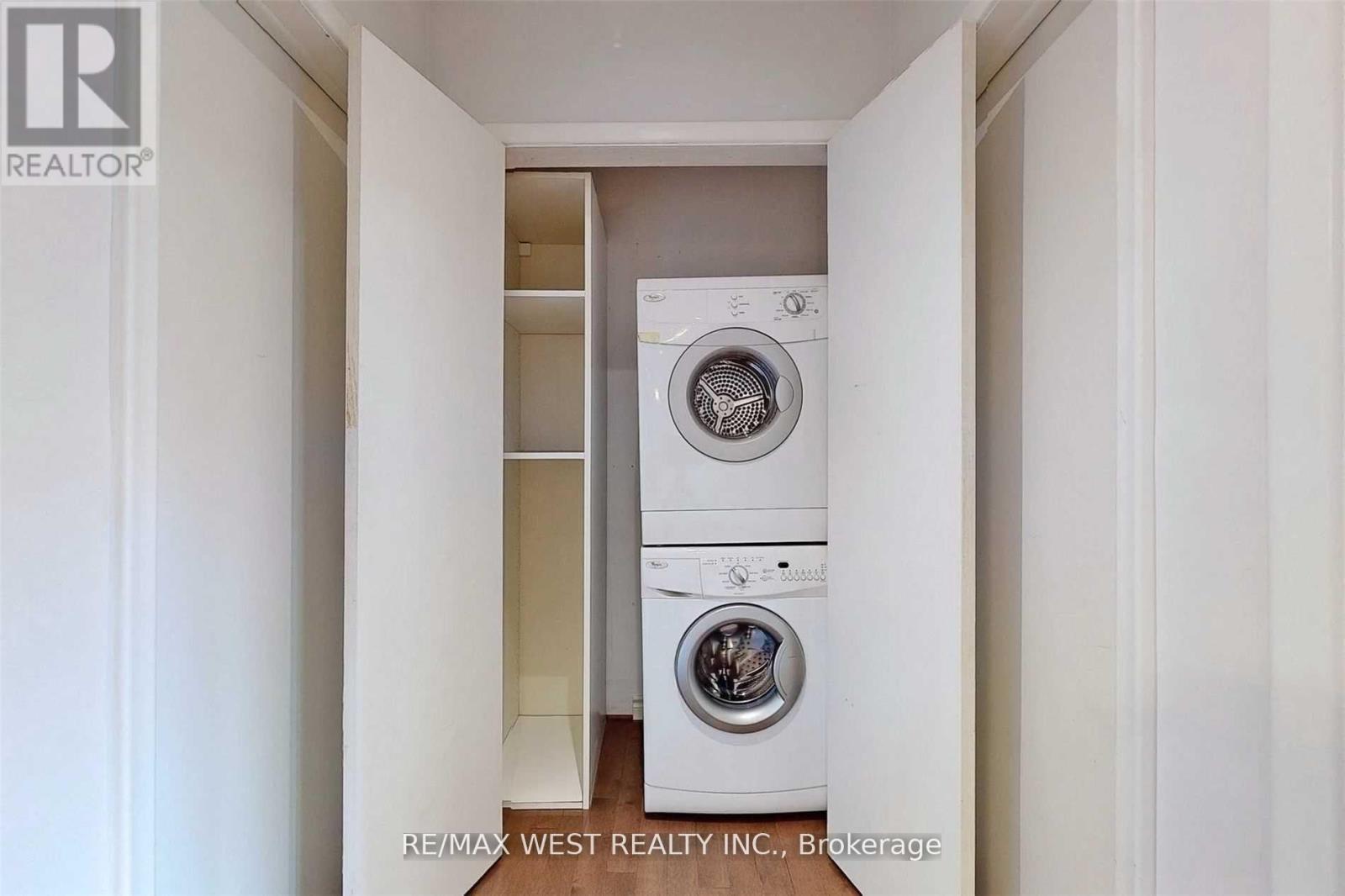 Main - 24 Oldham Road, Toronto, Ontario  M9A 2B7 - Photo 9 - W12449505