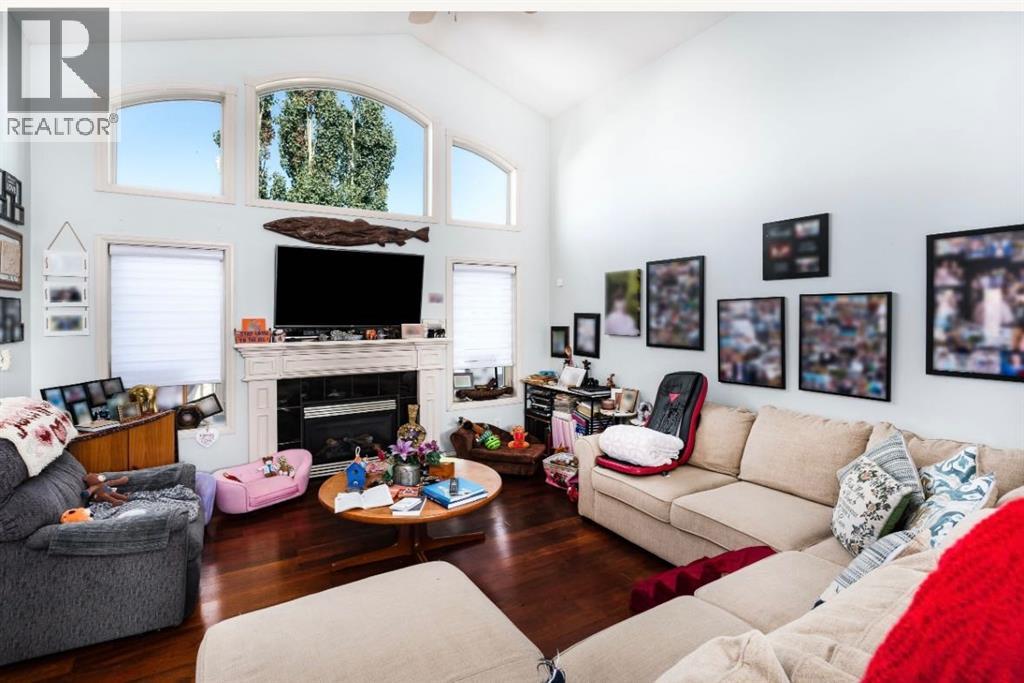 6608 31 Avenue S, Camrose, Alberta  T4V 5a2 - Photo 2 - A2269465