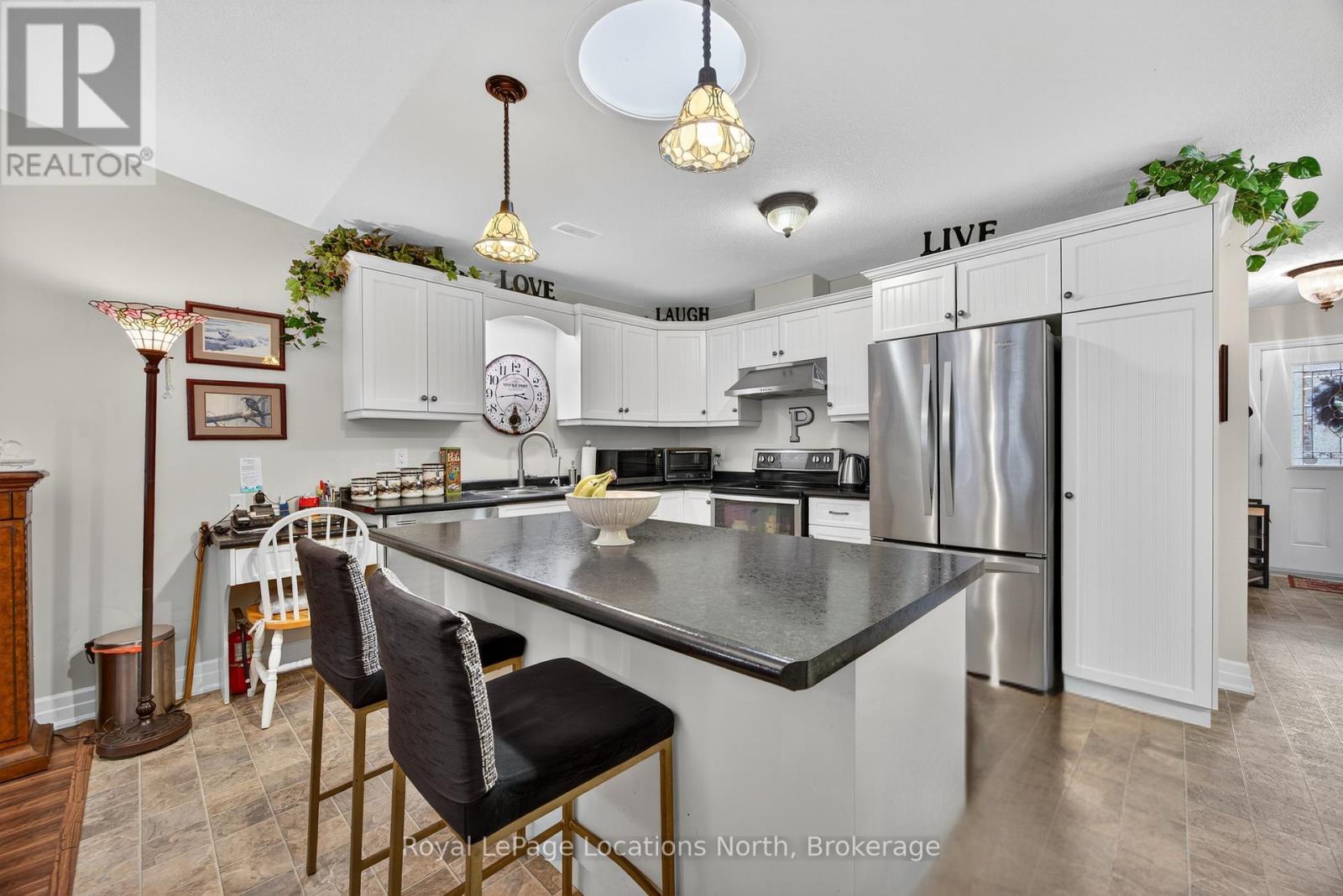 19 Chestnut Lane, Wasaga Beach, Ontario  L9Z 0G4 - Photo 4 - S12523074