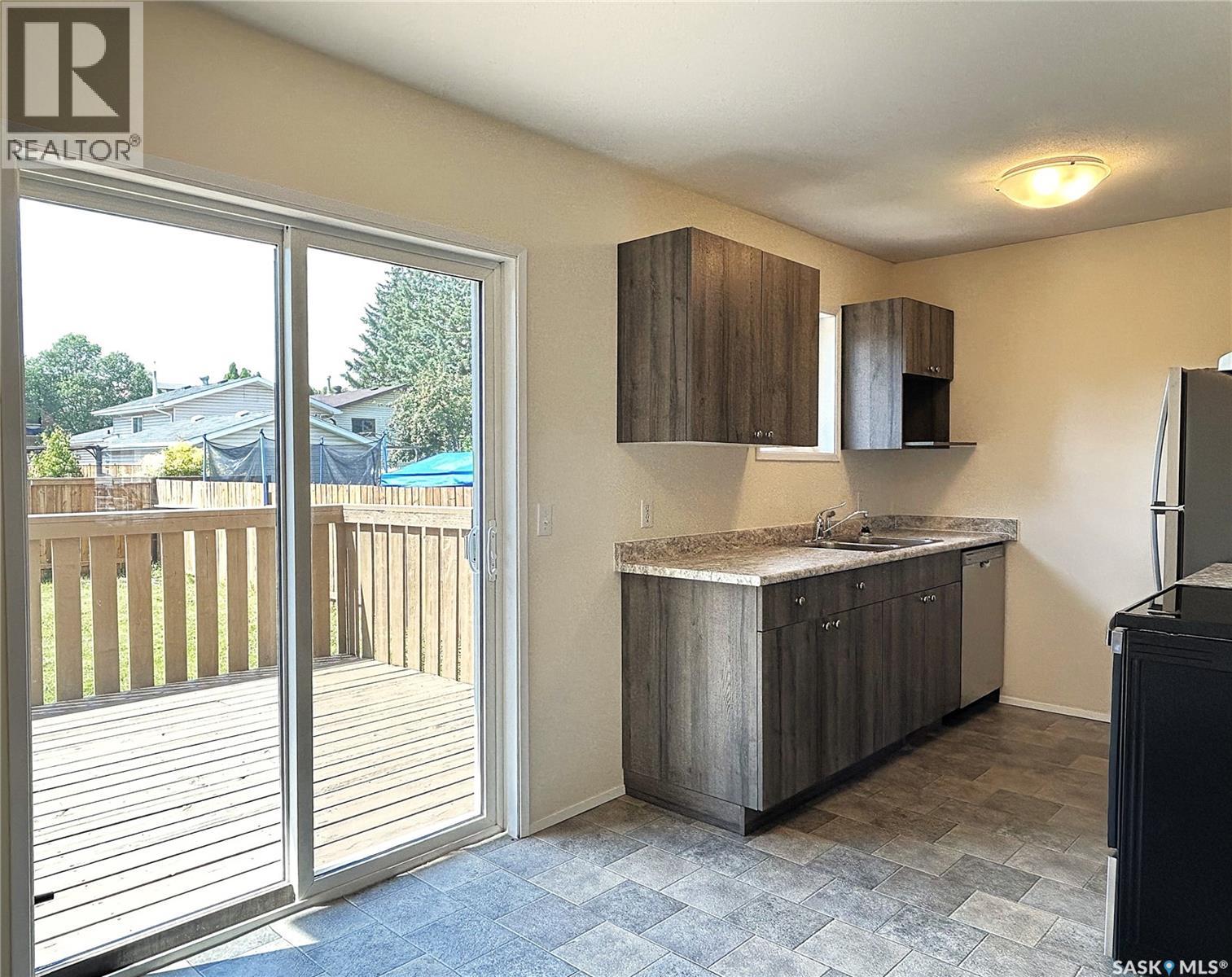 242 Lochrie Crescent, Saskatoon, Saskatchewan  S7M 5E4 - Photo 10 - SK023677