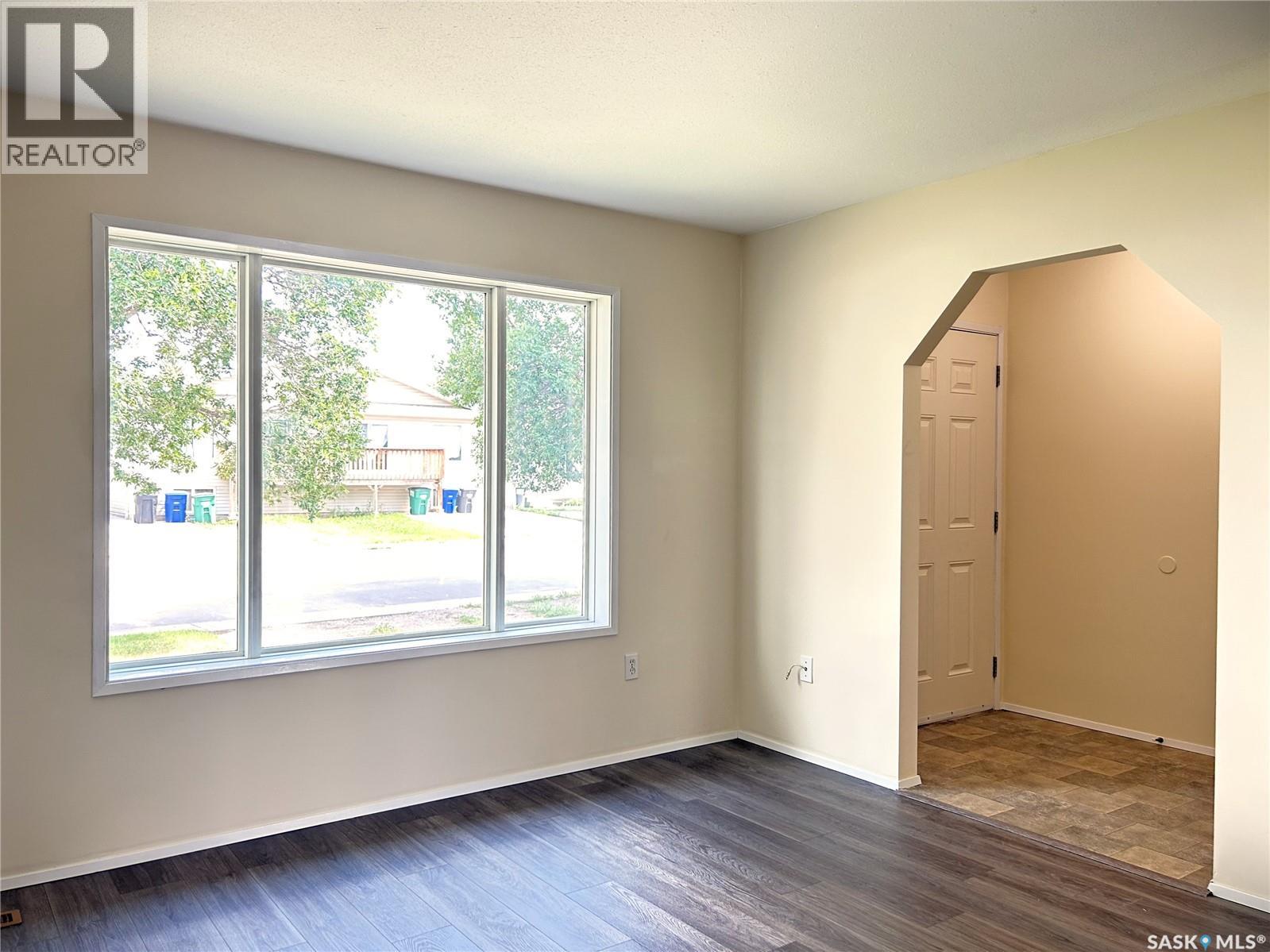 242 Lochrie Crescent, Saskatoon, Saskatchewan  S7M 5E4 - Photo 3 - SK023677