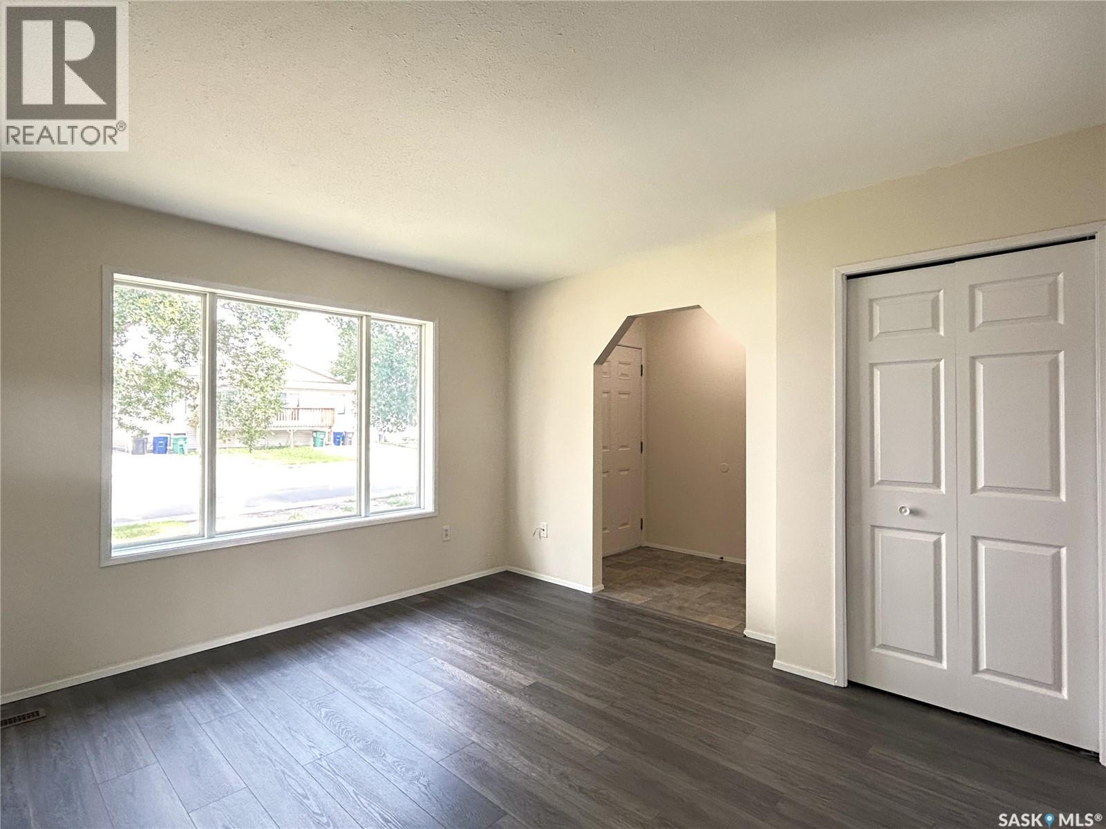 242 Lochrie Crescent, Saskatoon, Saskatchewan  S7M 5E4 - Photo 4 - SK023677