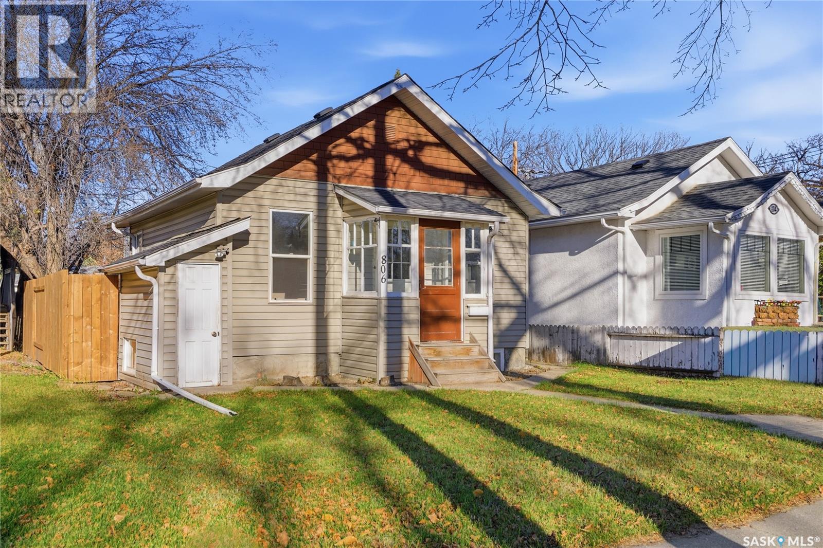 806 31st Street W, Saskatoon, Saskatchewan  S7L 0R8 - Photo 2 - SK023671