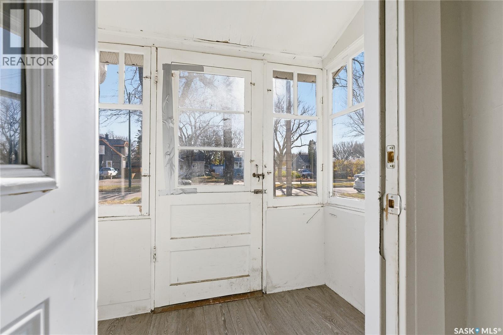 806 31st Street W, Saskatoon, Saskatchewan  S7L 0R8 - Photo 4 - SK023671