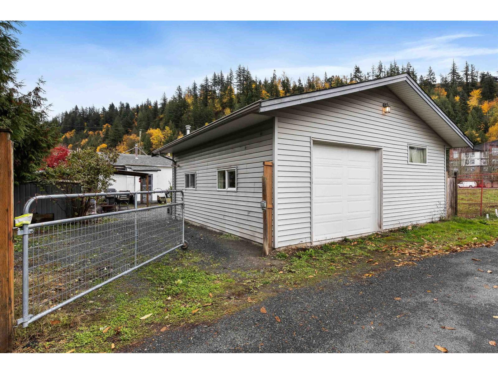 5491 Viola Street, Vedder Crossing, Chilliwack, British Columbia  V2R 3M6 - Photo 5 - R3065748