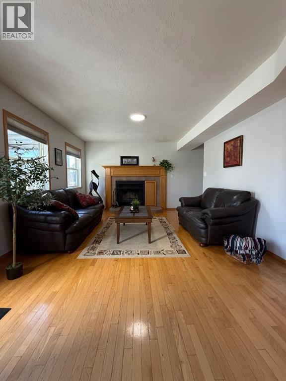 4425 Silverwood Crescent, High Prairie, Alberta  T0G 1E0 - Photo 5 - A2269128