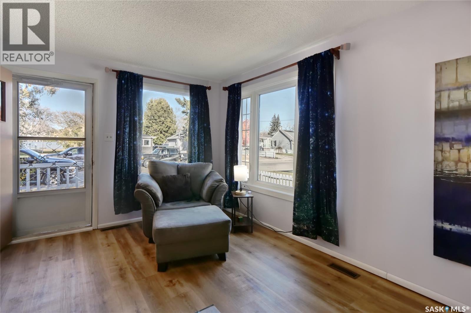 925 Hall Street W, Moose Jaw, Saskatchewan  S6H 2S3 - Photo 2 - SK022499