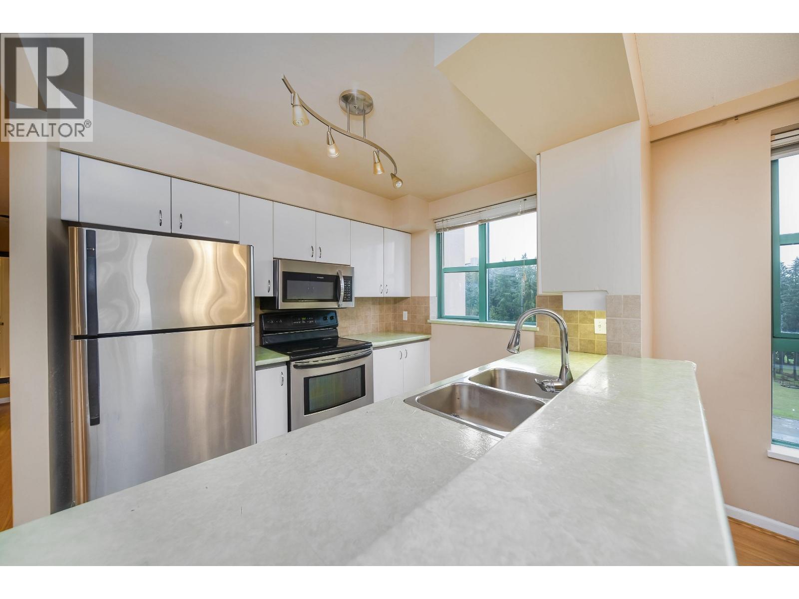 1203 3071 Glen Drive, Coquitlam, British Columbia  V3B 7R1 - Photo 9 - R3027459