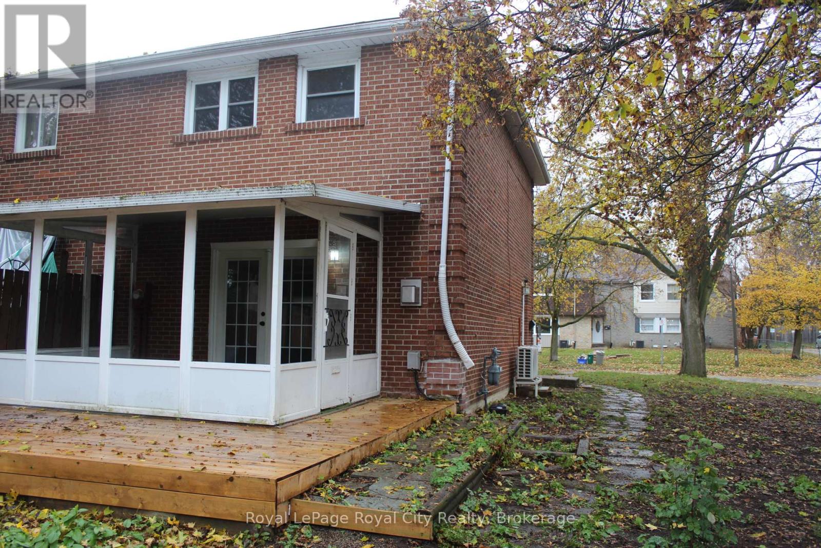 137 Jansen Avenue, Kitchener, Ontario  N2A 2L8 - Photo 3 - X12523396