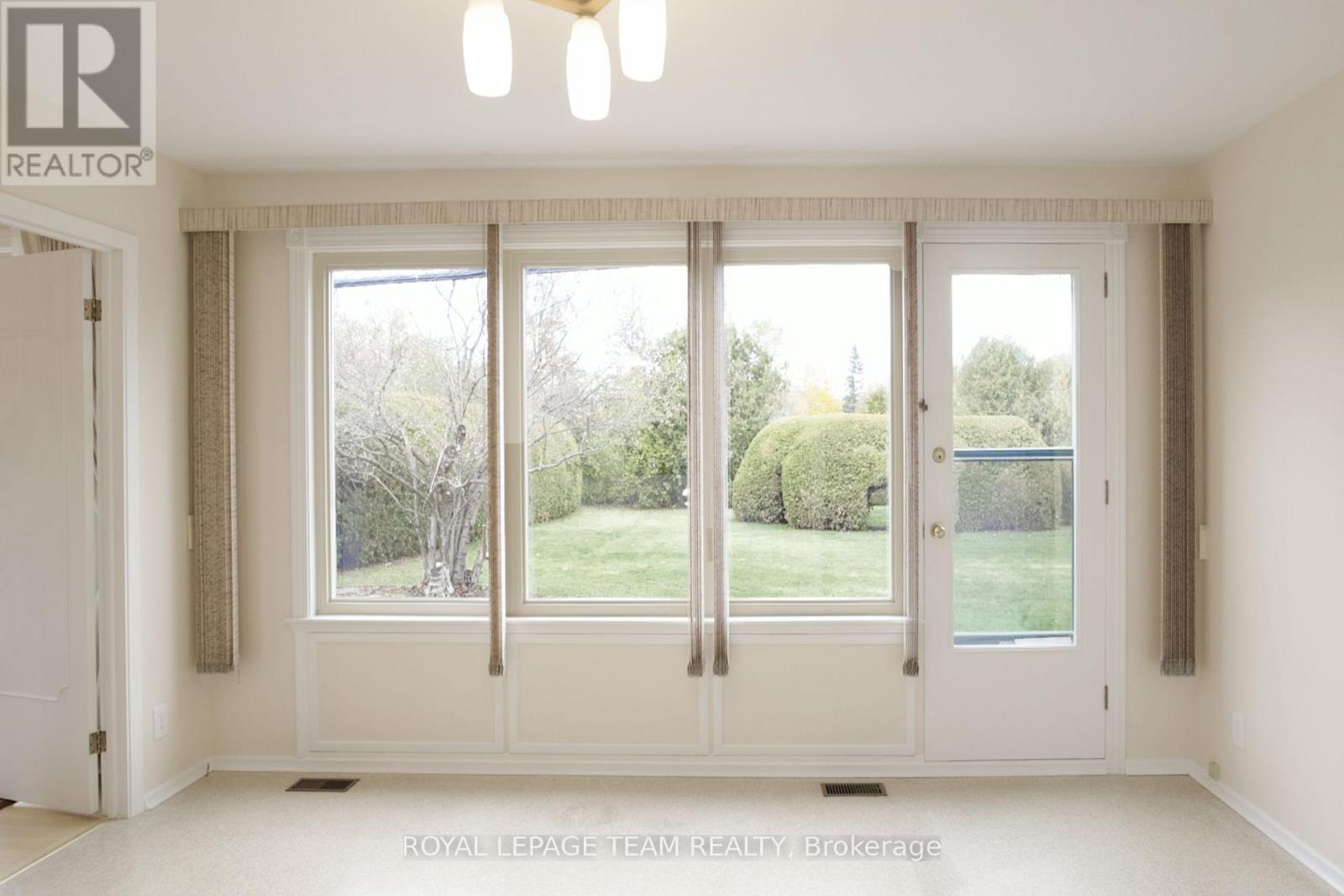 11 Cherrywood Drive, Ottawa, Ontario  K2H 6H1 - Photo 15 - X12523222