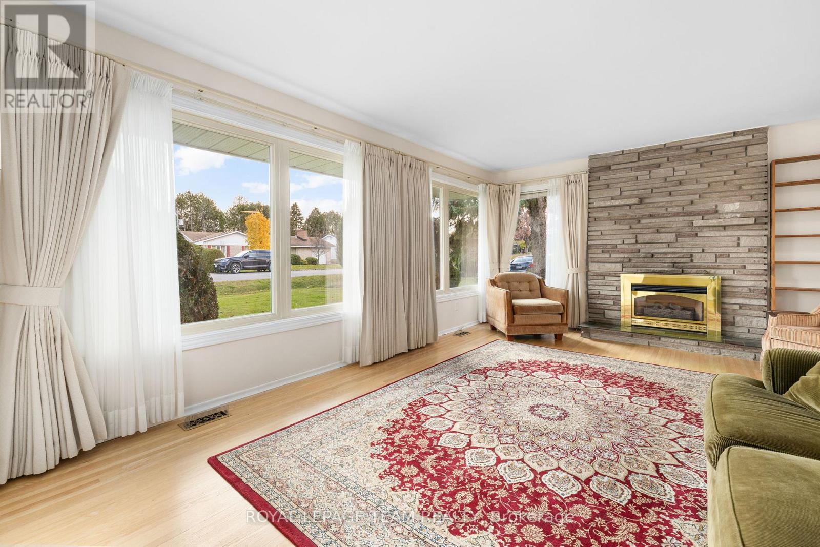 11 Cherrywood Drive, Ottawa, Ontario  K2H 6H1 - Photo 3 - X12523222