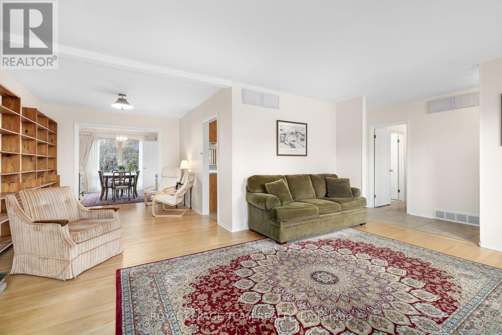 11 Cherrywood Drive, Ottawa, Ontario  K2H 6H1 - Photo 7 - X12523222