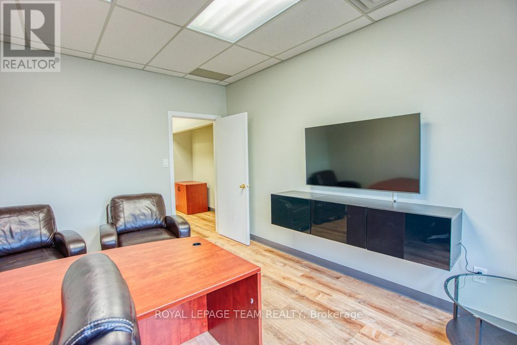 84 Centrepointe Drive, Ottawa, Ontario  K2G 6B1 - Photo 10 - X12523314