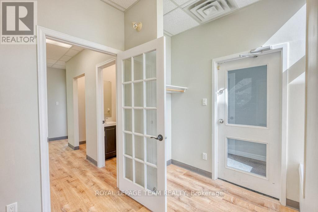 84 Centrepointe Drive, Ottawa, Ontario  K2G 6B1 - Photo 24 - X12523314