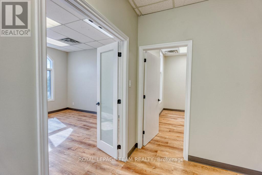 84 Centrepointe Drive, Ottawa, Ontario  K2G 6B1 - Photo 25 - X12523314