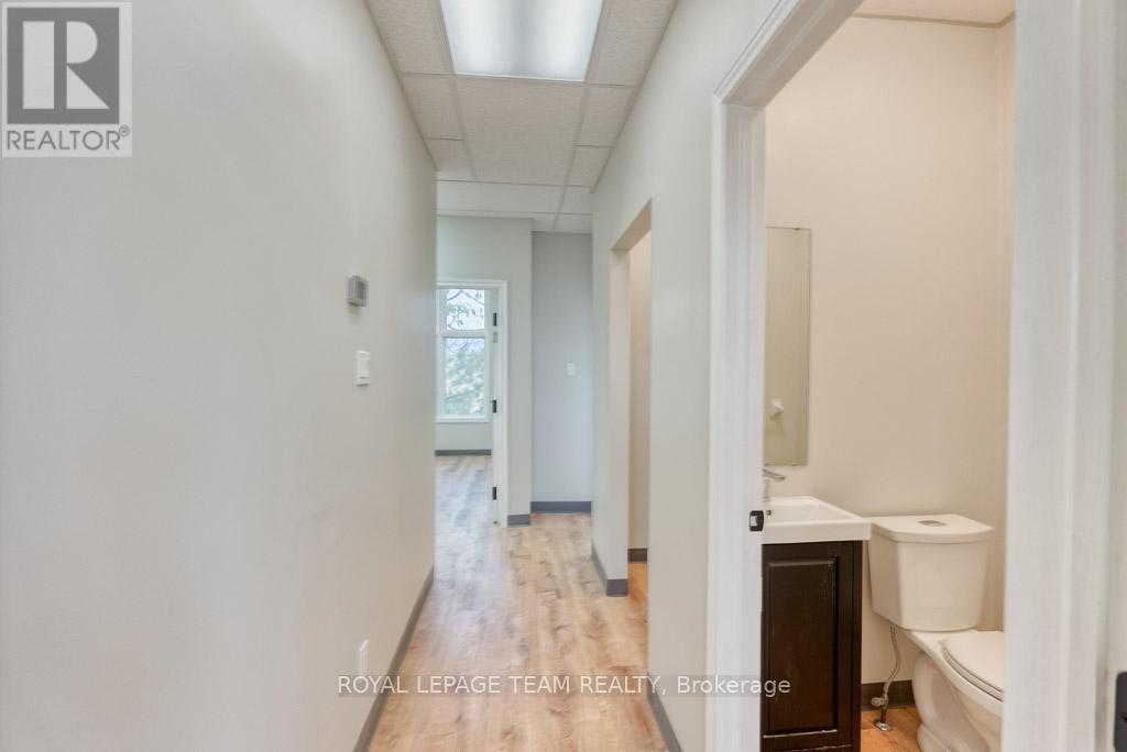 84 Centrepointe Drive, Ottawa, Ontario  K2G 6B1 - Photo 27 - X12523314