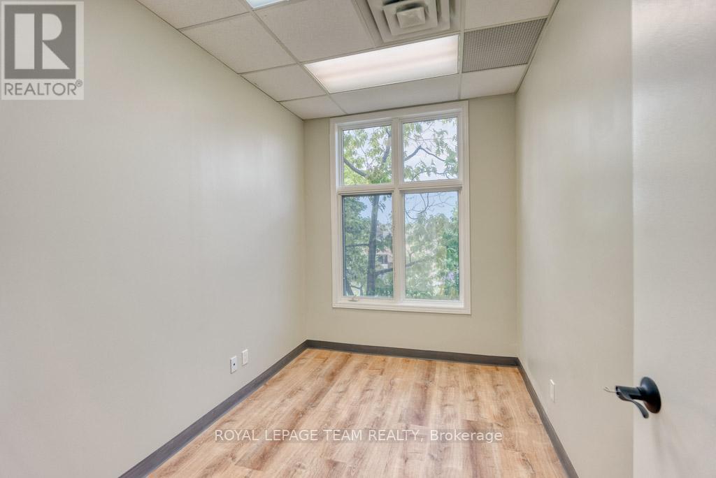 84 Centrepointe Drive, Ottawa, Ontario  K2G 6B1 - Photo 31 - X12523314