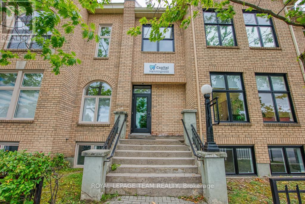 84 Centrepointe Drive, Ottawa, Ontario  K2G 6B1 - Photo 4 - X12523314