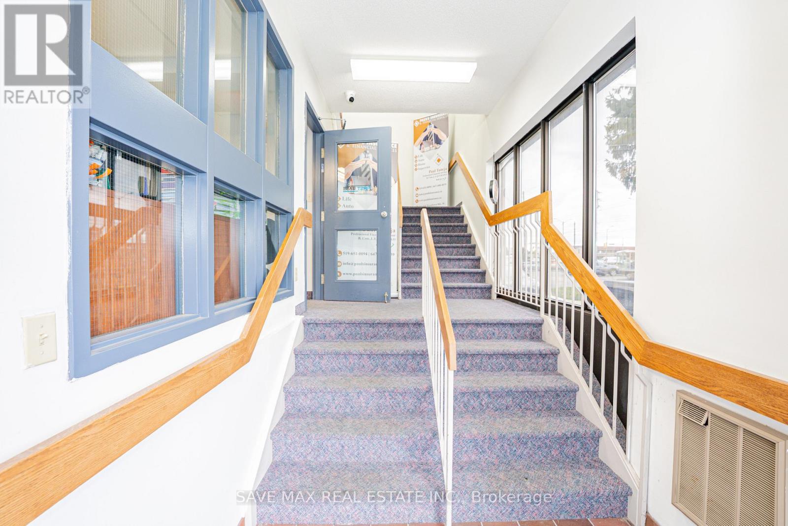 Main & Basement - 264 Woodlawn Road W, Guelph, Ontario N1H 1B6 - Photo 2 - X12513824