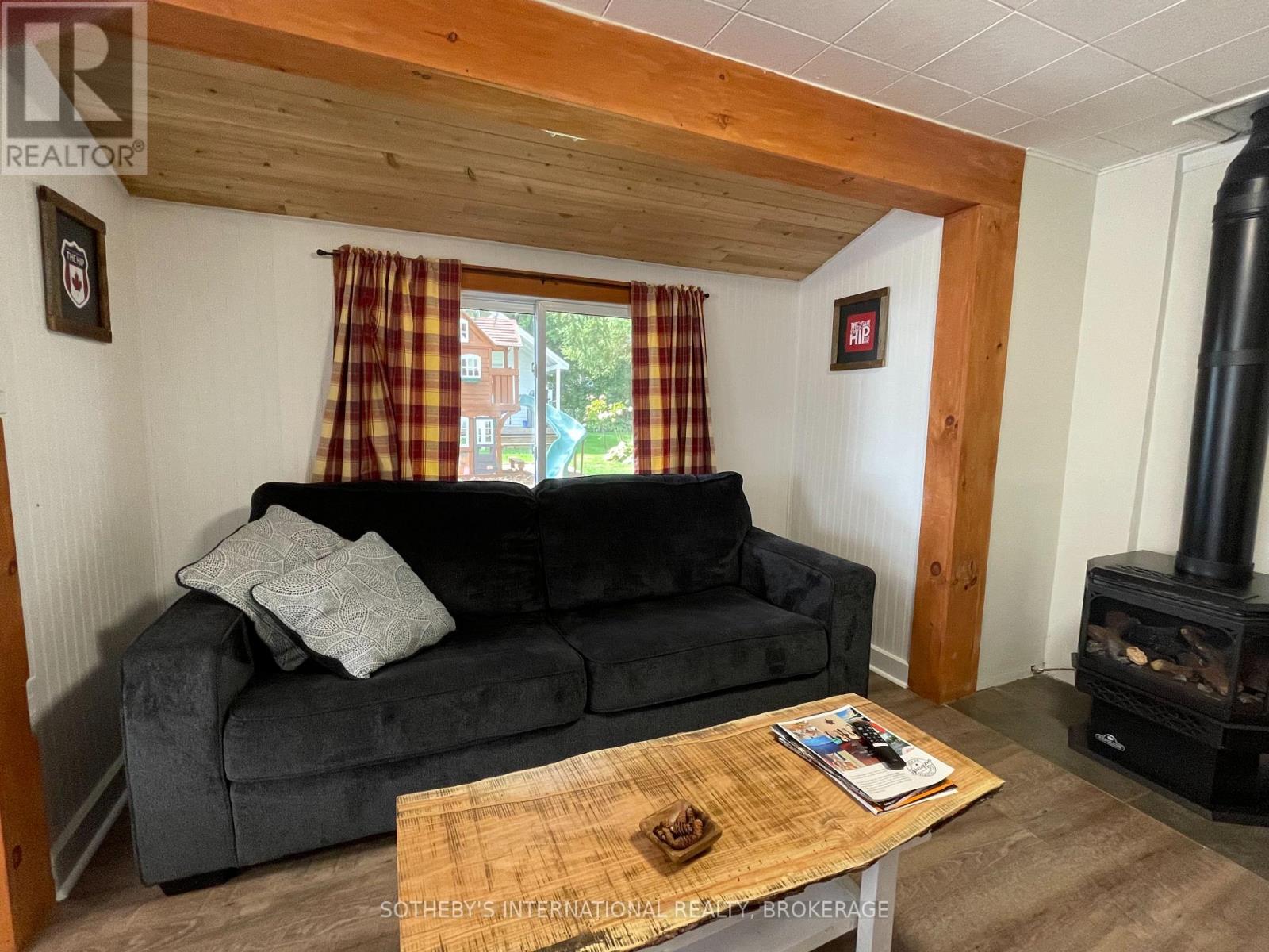 358 Front Street, Kawartha Lakes, Ontario K0M 1A0 - Photo 9 - X12523246