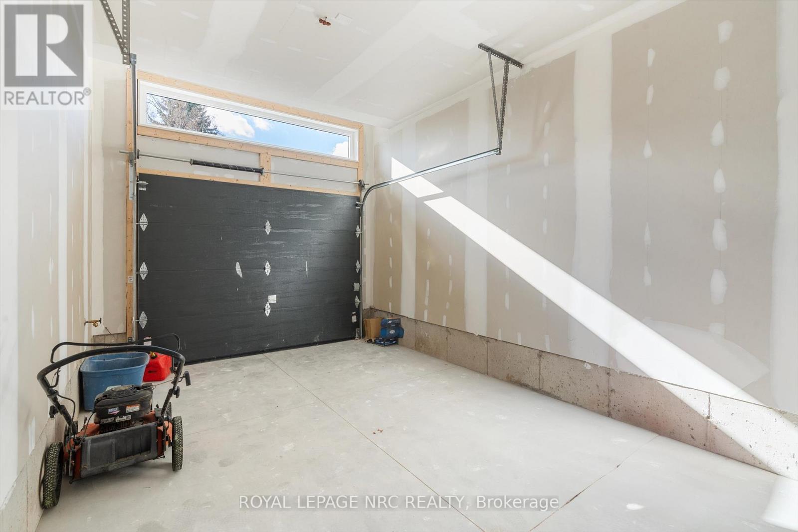 7619 Mulhern Road, Niagara Falls, Ontario L2H 1B3 - Photo 13 - X12523294